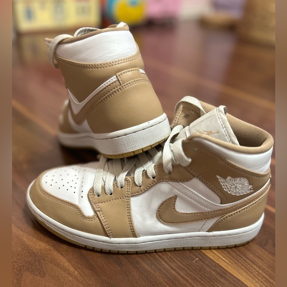 Jordan 1 Mid Tan Gum 554724-271 - Picture 4 of 4